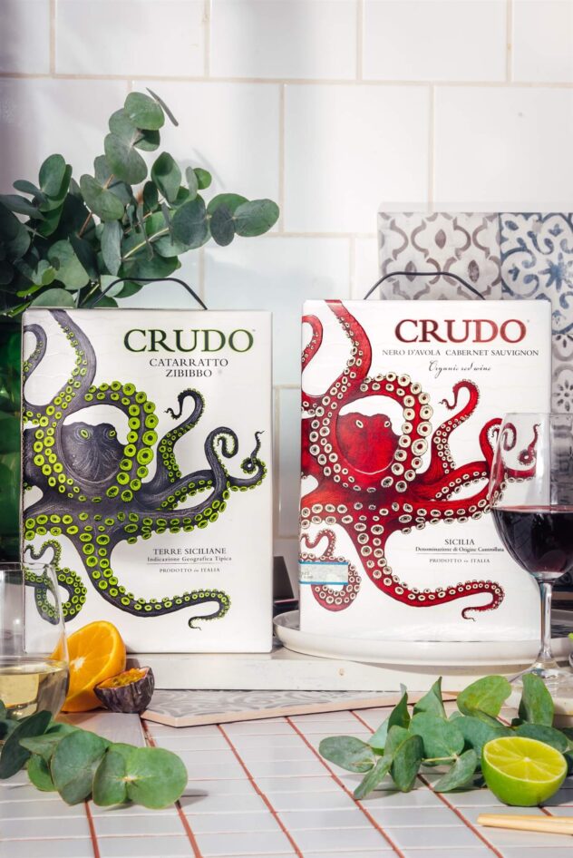 Red and white bag-in-box wine. Crudo family product image. 